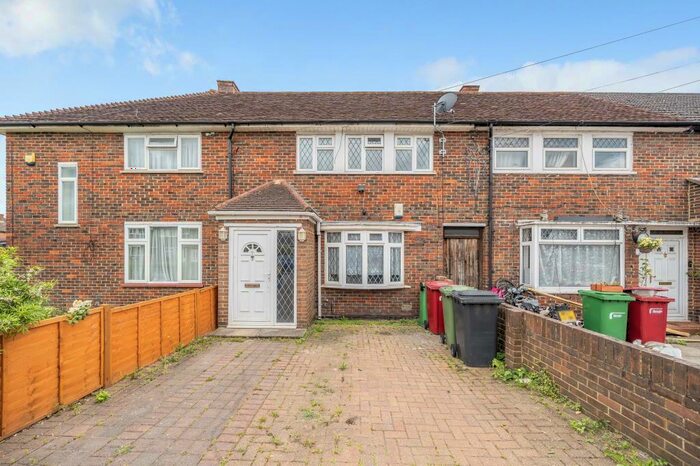 3 Bedroom End Of Terrace House To Rent In Slough, Berkshire, SL3