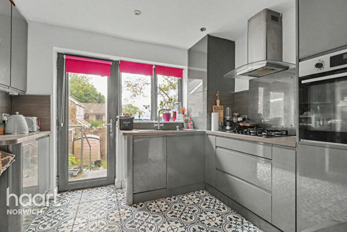 4 Bedroom Semi-Detached House For Sale In Lindford Drive, Norwich, NR4