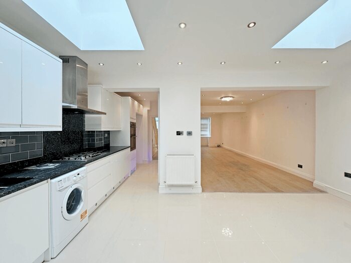 4 Bedroom Property To Rent In Gatton Road, London, SW17
