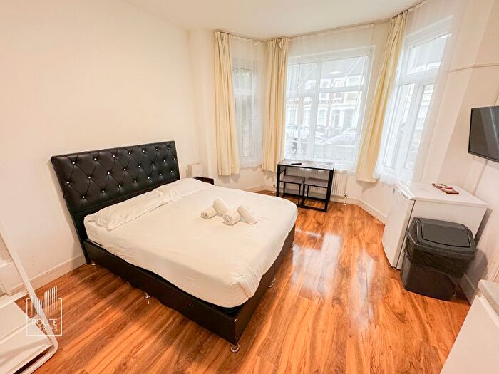 Studio To Rent In Meads Road, Wood Green, N22