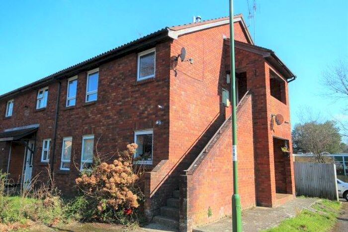 Studio To Rent In Kingslea, Horsham, RH13