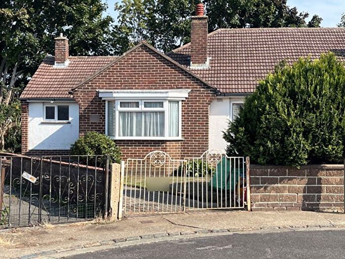 3 Bedroom Semi-detached Bungalow For Sale In Ingledene Close, Gosport, PO12