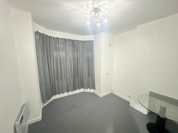 2 Bedroom Flat To Rent In Fentiman Road, London, SW8