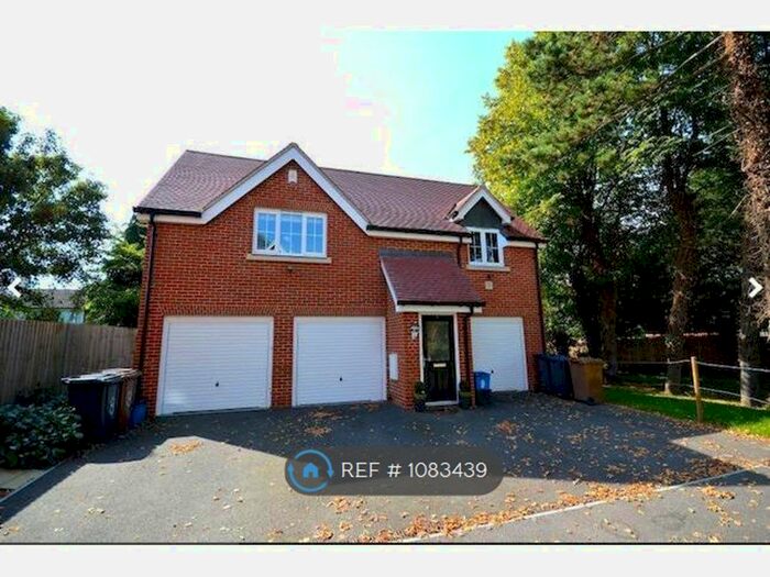 2 Bedroom Flat To Rent In Sanville Gardens, Stanstead Abbotts, SG12