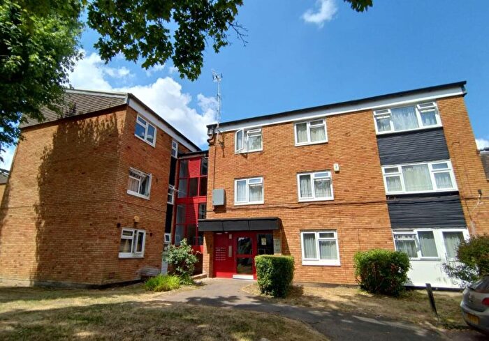 2 Bedroom Flat For Sale In Buckingham Road, Edgware, Middlesex, HA8
