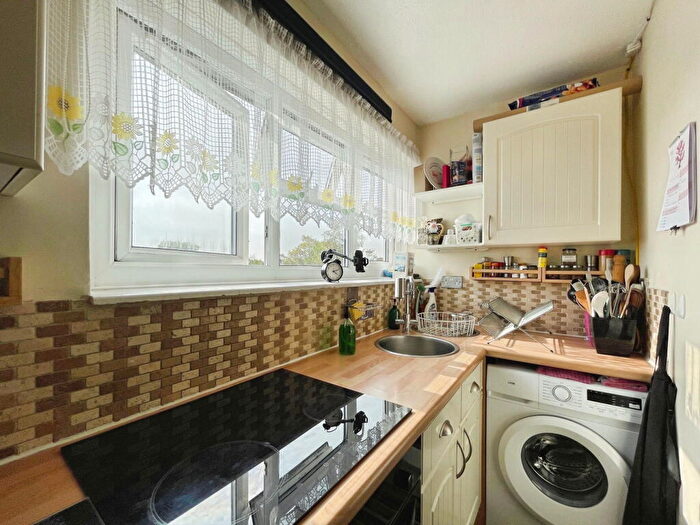 2 Bedroom Flat For Sale In Five Acres, Harlow, CM18