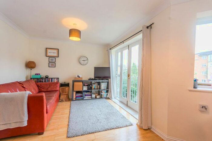2 Bedroom Flat To Rent In Shalbourne Square, Hackney Wick, London, E9