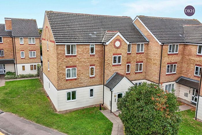 2 Bedroom Flat For Sale In Scammell Way, Watford, Hertfordshire, WD18