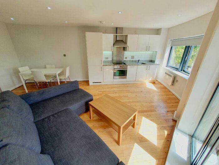 2 Bedroom Flat To Rent In Flat Amisha Court, Grange Road, London, SE1