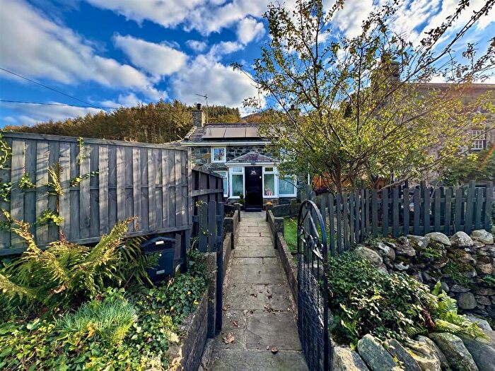 1 Bedroom Detached House For Sale In Gyrn Goch, Caernarfon, LL54