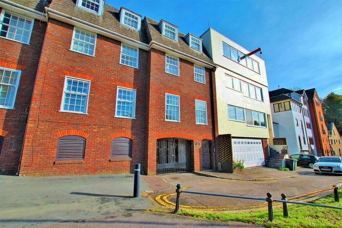 2 Bedroom Apartment To Rent In Quarry Street, GU1