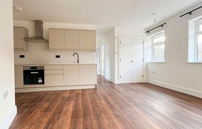 2 Bedroom Flat To Rent In Springfield Road, Horsham, RH12