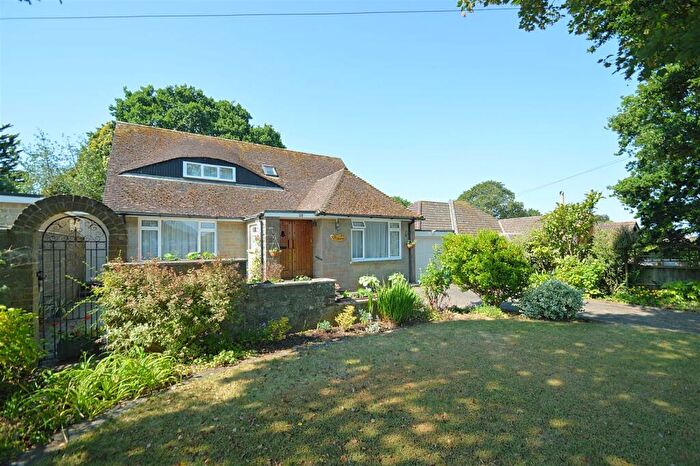 3 Bedroom Detached Bungalow For Sale In Popular Semi-rural Location * Winford, PO36