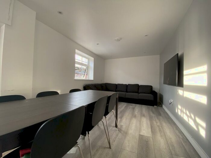 6 Bedroom Flat To Rent In Richards Street, Cathays, CF24