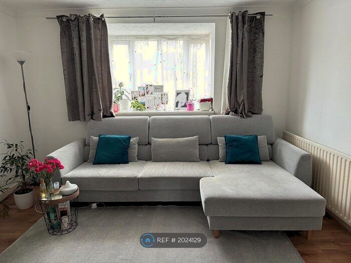 1 Bedroom Flat To Rent In Abbotsbury Court, Horsham, RH13