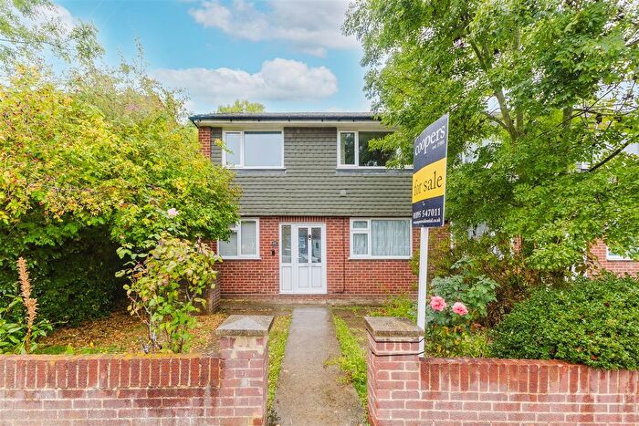 2 Bedroom Maisonette For Sale In Crosier Road, Ickenham, UB10