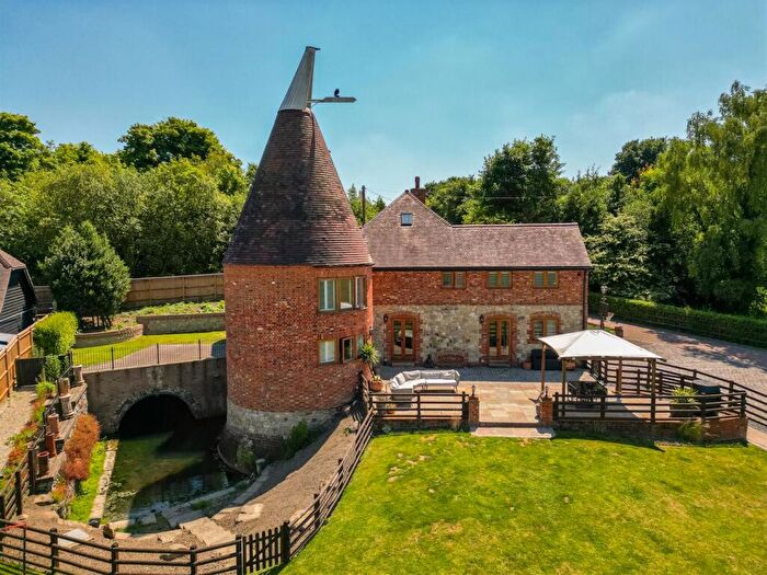 6 Bedroom Character Property For Sale In Rochester Road, Burham, ME1