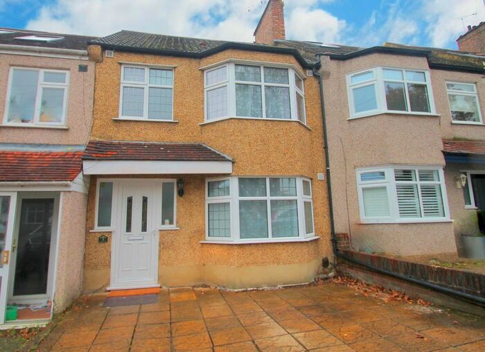 3 Bedroom Property To Rent In Sherwood Road, Coulsdon, CR5
