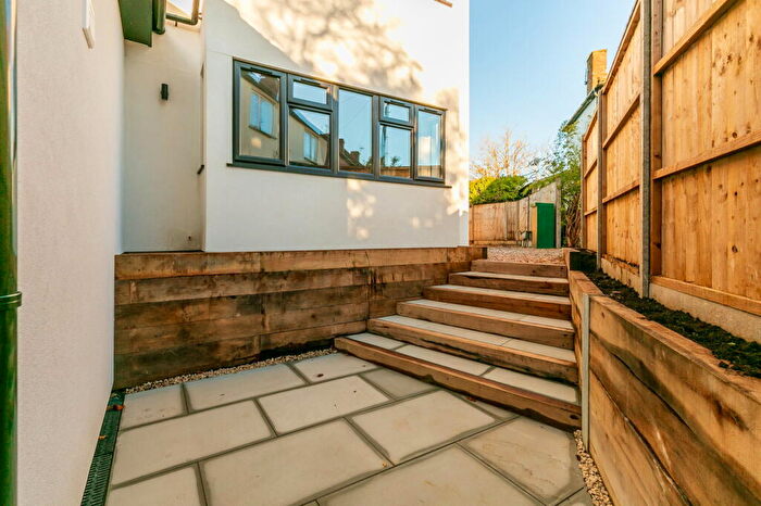 1 Bedroom Flat For Sale In Hereford Close, Guildford, GU2