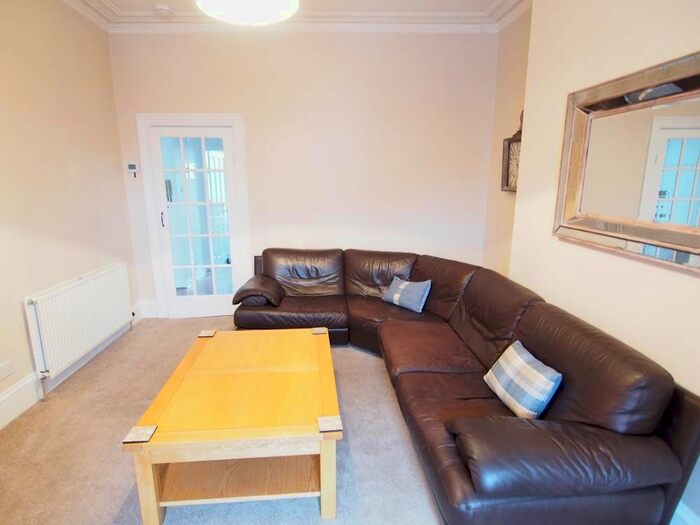 2 Bedroom Flat To Rent In Belgrave Terrace, First Left AB25