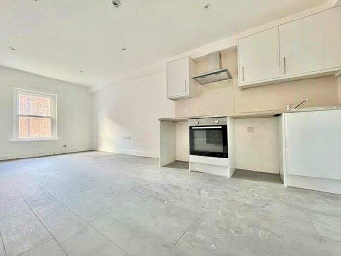 1 Bedroom Flat To Rent In New Cross Road, London, SE14