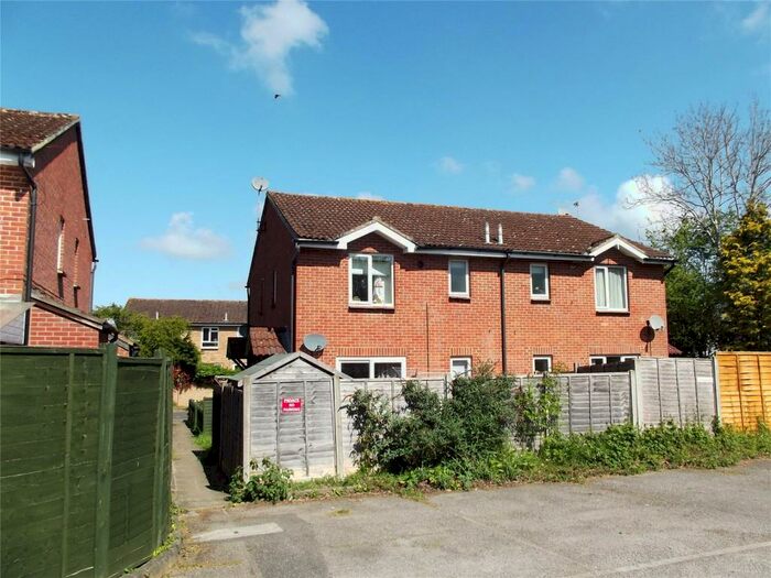 1 Bedroom Terraced House To Rent In Monkswood Crescent, Tadley, Hampshire, RG26