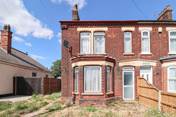 3 Bedroom Semi-Detached House For Sale In Hardwick Road, King's Lynn, Norfolk, PE30