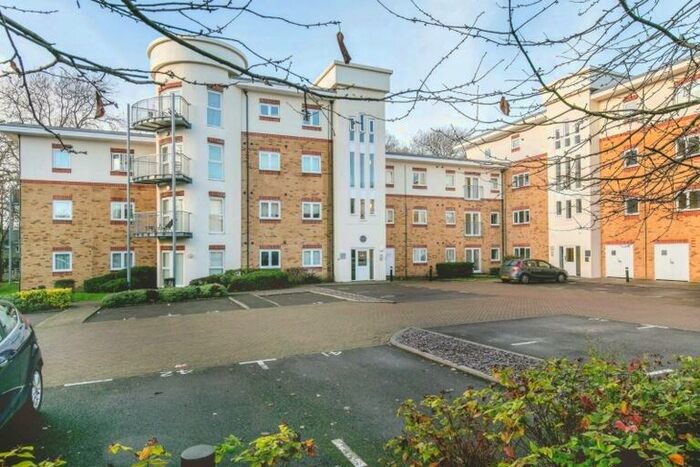 2 Bedroom Apartment To Rent In Rathlin Road, Broadfield, RH11