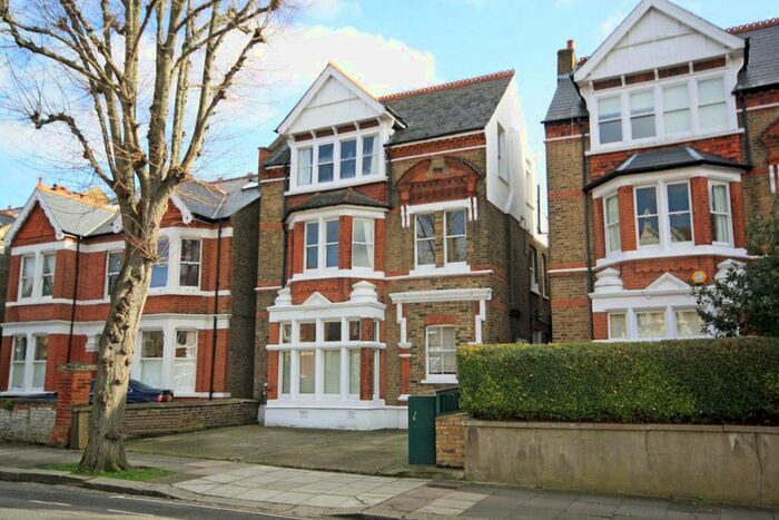 3 Bedroom Flat To Rent In Denbigh Road, London, W13