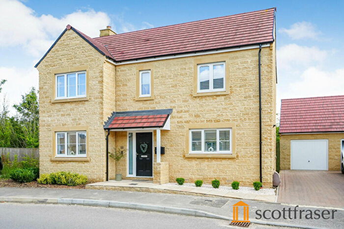 3 Bedroom Detached House To Rent In Linden Gardens, Carterton, OX18