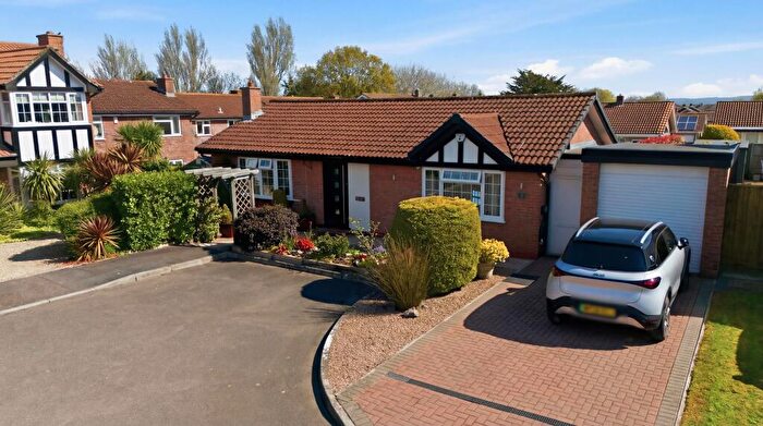 3 Bedroom Bungalow For Sale In Vian End, Weston-Super-Mare - / Bedrooms, BS22