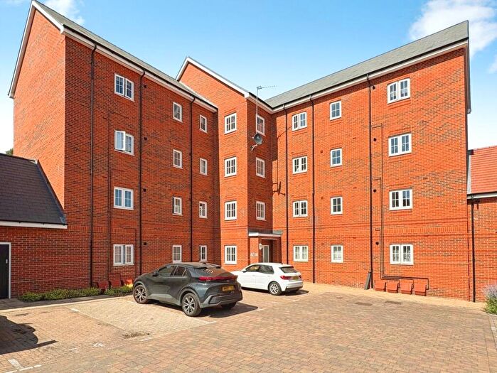 2 Bedroom Flat For Sale In Charteris Close, Wellesley, Aldershot, Hampshire, GU11