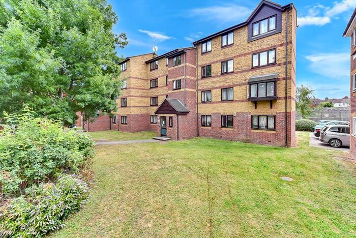 2 Bedroom Property To Rent In Greenslade Road, Barking, IG11