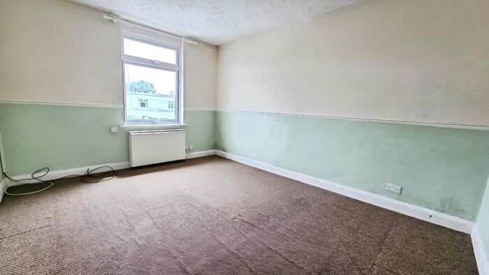 2 Bedroom Flat To Rent In Collier Row Road, Romford, RM5