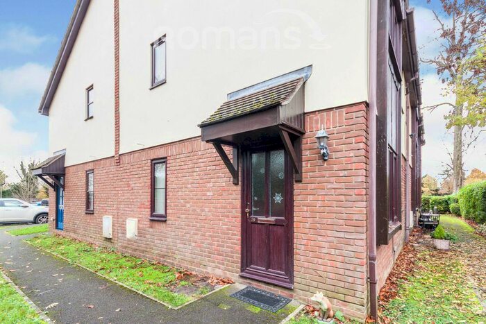 2 Bedroom End Of Terrace House To Rent In Orchard Close, Wokingham, RG40