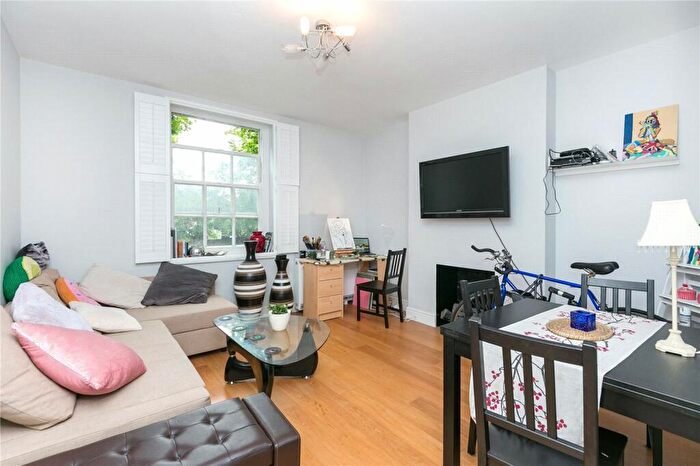 3 Bedroom Flat To Rent In Bronwen Court, Grove End Road, NW8