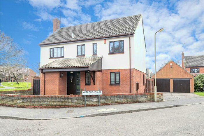 4 Bedroom Detached House To Rent In Gifford Place, Brentwood, CM14