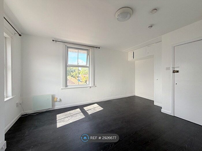 Studio To Rent In Blunt Road, South Croydon, CR2