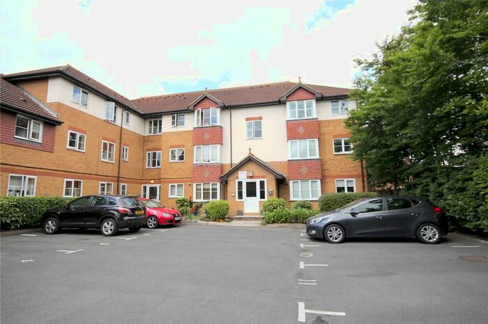 2 Bedroom Flat To Rent In Dukes Court, Brighton Road, Addlestone, Surrey, KT15