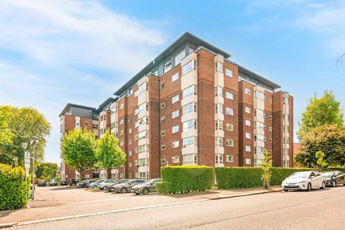 2 Bedroom Flat For Sale In Brampton Grove, London, NW4