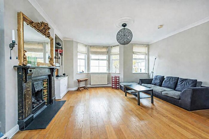 3 Bedroom Apartment To Rent In Bickenhall Street, Marylebone, London, NW1