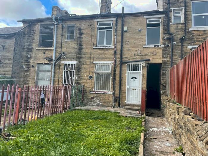 2 Bedroom Terraced House To Rent In Washington Street, Bradford, West Yorkshire, BD8
