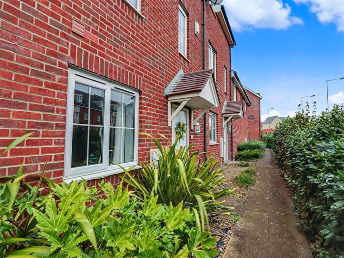 3 Bedroom Town House To Rent In Sir Alfred Munnings Road, Costessey, Norwich, NR8