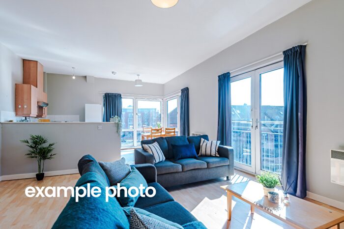 2 Bedroom Property To Rent In Flat, Mayfair Court, Manchester, M14