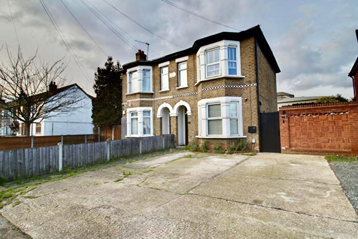 2 Bedroom Maisonette For Sale In Brentwood Road, Romford, RM1