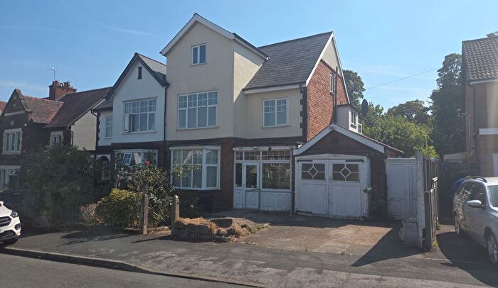 5 Bedroom Semi-Detached House For Sale In Pineapple Road, Stirchley, Birmingham, West Midlands, B30