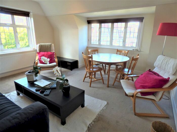 3 Bedroom Flat To Rent In Thanet Court, Queens Drive, West Acton, W3