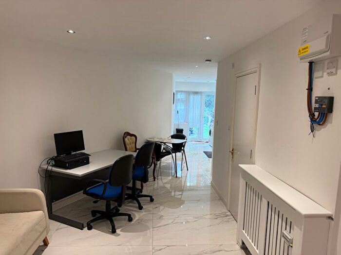 Studio To Rent In Blagdens Close, Southgate, N14