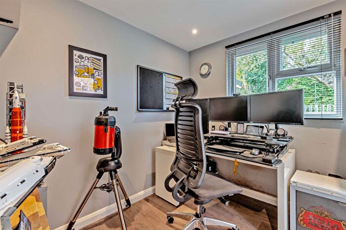 4 Bedroom Detached House For Sale In Poppy Close, Maidstone, ME16