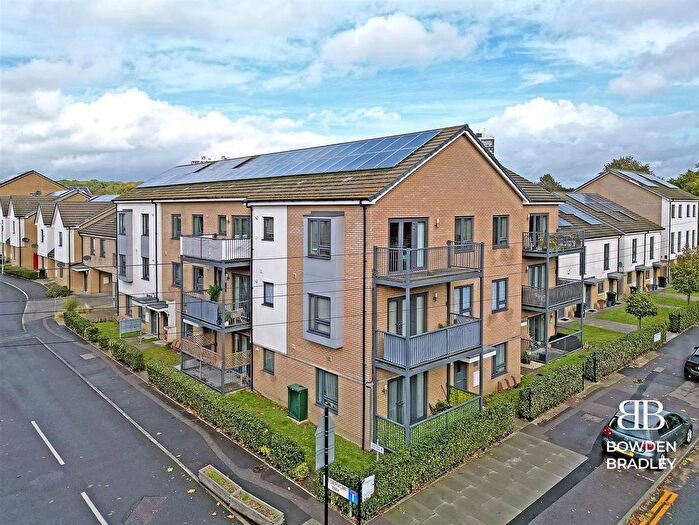 2 Bedroom Flat To Rent In Reservoir Way, Hainault, IG6